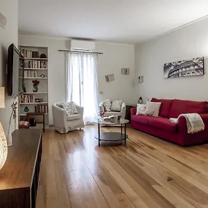 https://domus-colosseum.it-romehotels.com